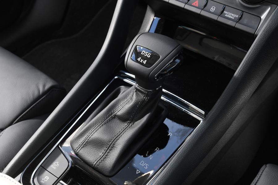 Детали интерьера Skoda Kodiaq Laurin & Klement 4x4 2018 года  (UK) (фото 6 из 15)